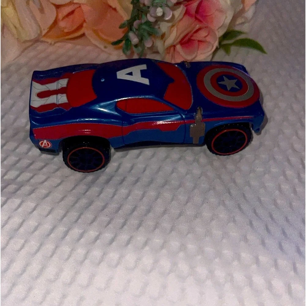 Hot Wheels Marvel Avengers Captain America Flip Fighters Character Car